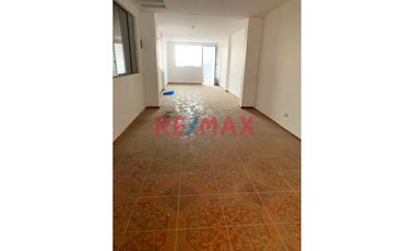 ¡Venta De Espaciosa Casa Familiar En San Juan De Miraflores!