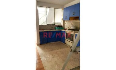 ¡Venta De Espaciosa Casa Familiar En San Juan De Miraflores!