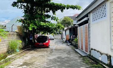 Rumah di kompleks udayana pusat kota Mataram