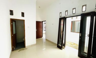 Rumah di kompleks udayana pusat kota Mataram