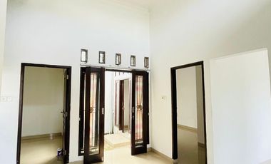 Rumah di kompleks udayana pusat kota Mataram