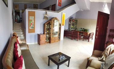 Rumah Mewah 3 Lantai Dijual, di Karangsari Denpasar Barat Area