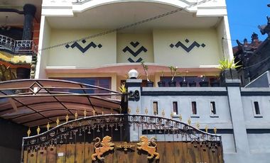 Rumah Mewah 3 Lantai Dijual, di Karangsari Denpasar Barat Area