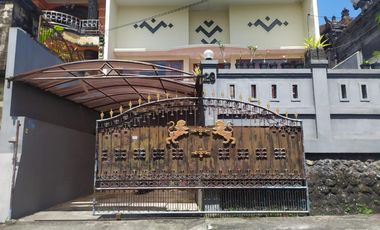 Rumah Mewah 3 Lantai Dijual, di Karangsari Denpasar Barat Area