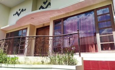 Rumah Mewah 3 Lantai Dijual, di Karangsari Denpasar Barat Area