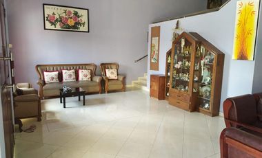 Rumah Mewah 3 Lantai Dijual, di Karangsari Denpasar Barat Area