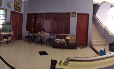 Rumah Mewah 3 Lantai Dijual, di Karangsari Denpasar Barat Area