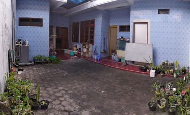 Rumah Mewah 3 Lantai Dijual, di Karangsari Denpasar Barat Area