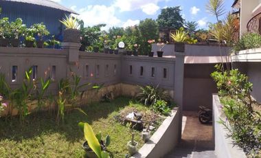 Rumah Mewah 3 Lantai Dijual, di Karangsari Denpasar Barat Area