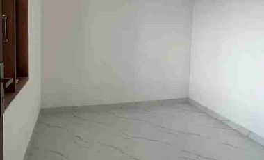 rumah di area yang tenang di jalan Cokroaminoto dekat sekolah taman Rama