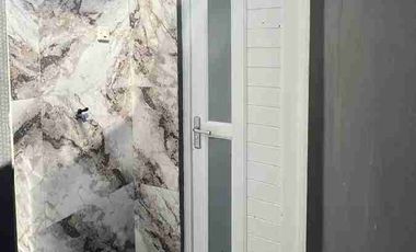 rumah di area yang tenang di jalan Cokroaminoto dekat sekolah taman Rama