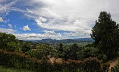 VENDO MODERNA Y HERMOSA CASA DEBTRES NIVELES