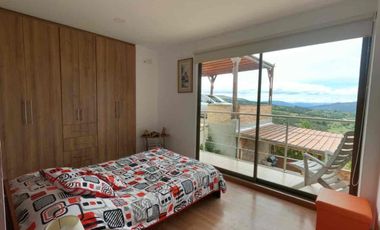 VENDO MODERNA Y HERMOSA CASA DEBTRES NIVELES