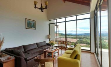 VENDO MODERNA Y HERMOSA CASA DEBTRES NIVELES