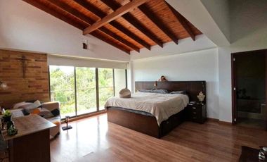 VENDO MODERNA Y HERMOSA CASA DEBTRES NIVELES