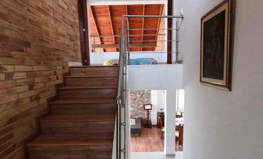 VENDO MODERNA Y HERMOSA CASA DEBTRES NIVELES