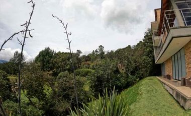 VENDO MODERNA Y HERMOSA CASA DEBTRES NIVELES