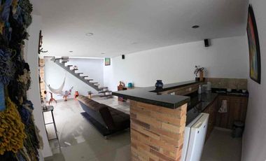 VENDO MODERNA Y HERMOSA CASA DEBTRES NIVELES