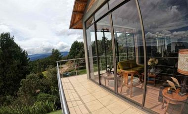 VENDO MODERNA Y HERMOSA CASA DEBTRES NIVELES