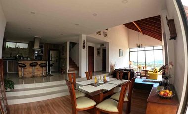 VENDO MODERNA Y HERMOSA CASA DEBTRES NIVELES