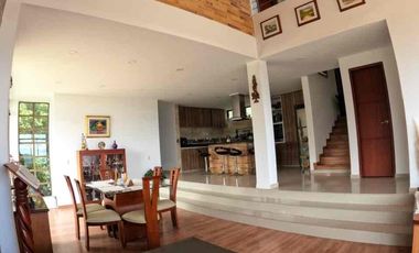 VENDO MODERNA Y HERMOSA CASA DEBTRES NIVELES