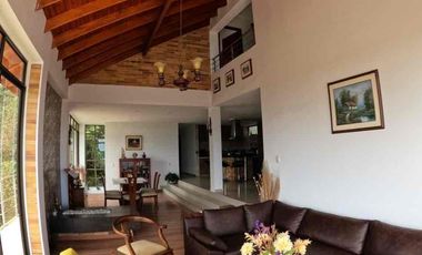 VENDO MODERNA Y HERMOSA CASA DEBTRES NIVELES