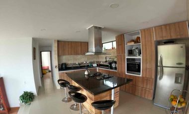 VENDO MODERNA Y HERMOSA CASA DEBTRES NIVELES