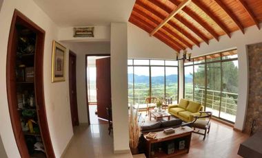 VENDO MODERNA Y HERMOSA CASA DEBTRES NIVELES