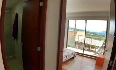 VENDO MODERNA Y HERMOSA CASA DEBTRES NIVELES