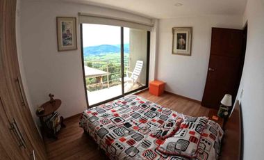 VENDO MODERNA Y HERMOSA CASA DEBTRES NIVELES