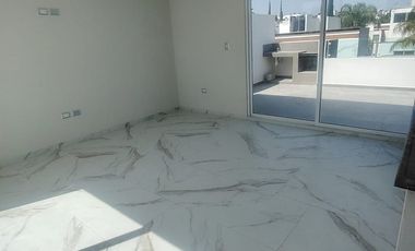 PRECIOSA CASA EN LOMAS DEL VALLE