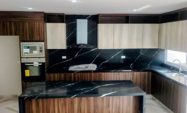 PRECIOSA CASA EN LOMAS DEL VALLE