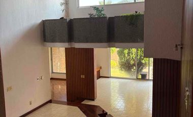 AMPLIA CASA EN RENTA EN LOMAS DEL CAMPESTRE a una cuadra de Universidad La Salle Zona Norte León, Gto.