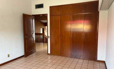 AMPLIA CASA EN RENTA EN LOMAS DEL CAMPESTRE a una cuadra de Universidad La Salle Zona Norte León, Gto.