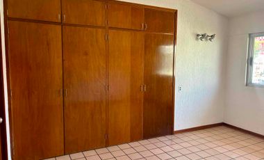 AMPLIA CASA EN RENTA EN LOMAS DEL CAMPESTRE a una cuadra de Universidad La Salle Zona Norte León, Gto.