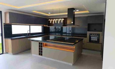 Bonita casa nueva en renta .4 recámaras