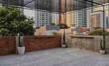 Dijual rumahindustrial 3 lantai di jalan utama  setiabudi kuningan