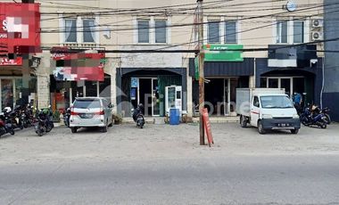 Dijual Ruko 3.5 Lantai Lokasi Strategis sebrang Pakuwon Mall