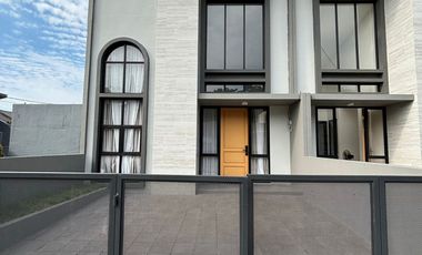 Rumah Baru Siap Huni Desain Modern Minimalis Dilengkapi Full Smart Home, DP 0% Cicilan Mulai 3 Jutaan, Lokasi Akses Strategis 5 Menit ke Pintu Tol JORR di Bekasi - Free PPN & Bebas Biaya Biaya