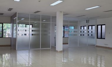 Disewakan / Dijual  Gedung Kantor Premium siap huni di Margorejo, Surabaya