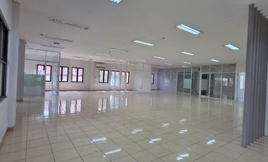 Disewakan / Dijual  Gedung Kantor Premium siap huni di Margorejo, Surabaya