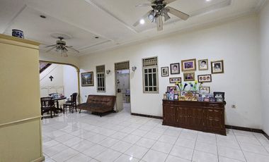 Rumah di Grogol Petamburan Berada di Tengah Kota, Cocok Utk Kost Menengah ke Atas S254