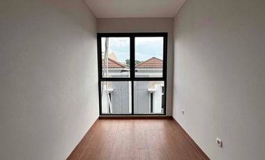 Rumah Siaphuni Di Cilandak 3,5 Lantai Konsep Scandinavian Cilandak, Jakarta Selatan