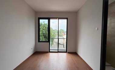 Rumah Siaphuni Di Cilandak 3,5 Lantai Konsep Scandinavian Cilandak, Jakarta Selatan