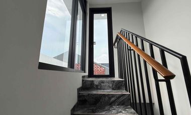 Rumah Siaphuni Di Cilandak 3,5 Lantai Konsep Scandinavian Cilandak, Jakarta Selatan