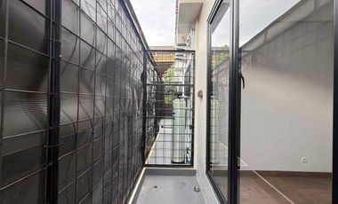 Rumah Siaphuni 2 Lantai Konsep Scandinavian di Cilandak, Jakarta Selatan – Desain Modern Seperti Apartemen