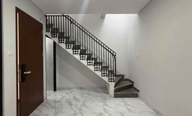 Rumah Siaphuni 2 Lantai Konsep Scandinavian di Cilandak, Jakarta Selatan – Desain Modern Seperti Apartemen