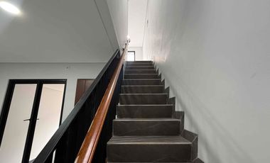 Rumah Siaphuni 2 Lantai Konsep Scandinavian di Cilandak, Jakarta Selatan – Desain Modern Seperti Apartemen