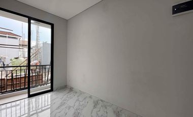 Rumah Siaphuni 2 Lantai Konsep Scandinavian di Cilandak, Jakarta Selatan – Desain Modern Seperti Apartemen