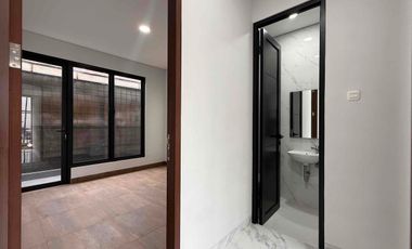 Rumah Siaphuni 2 Lantai Konsep Scandinavian di Cilandak, Jakarta Selatan – Desain Modern Seperti Apartemen